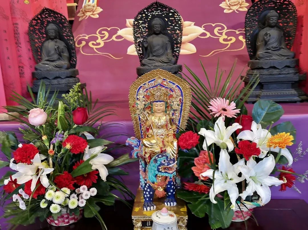 《佛为首迦长者说业报差别经》中记载若有众生,奉施香花,得十种功德一